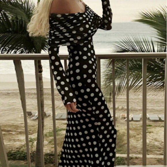 Black Elegant Women's polka-dot off shoulder maxi dress - Picture 4 of 4